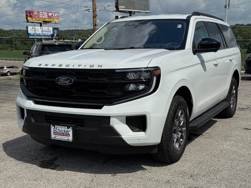 Ford Expedition Vehicle Full-screen Gallery Image 08