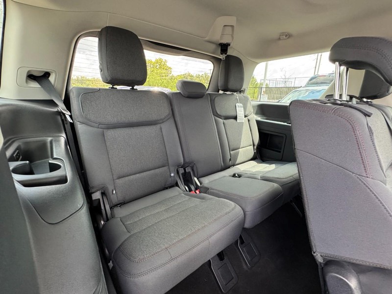 Ford Expedition Vehicle Full-screen Gallery Image 11