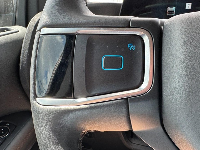 Ford Expedition Vehicle Full-screen Gallery Image 17