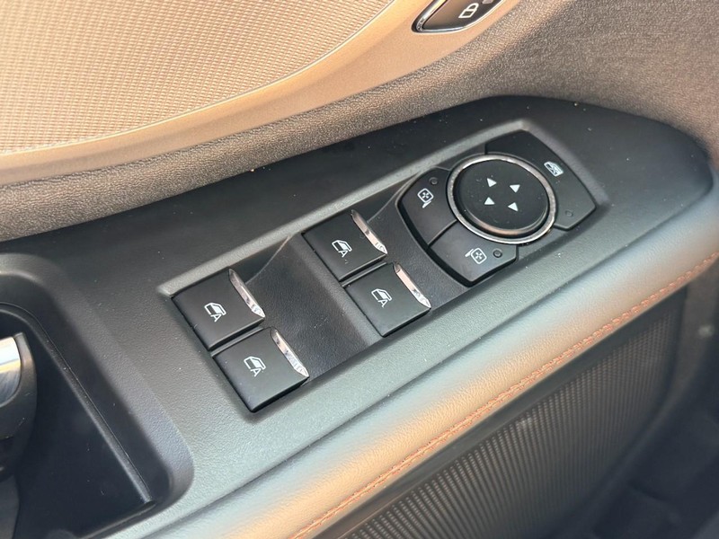 Ford Expedition Vehicle Full-screen Gallery Image 23