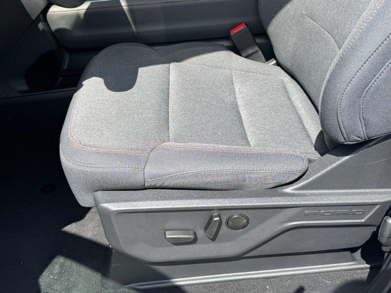 Ford Expedition Vehicle Full-screen Gallery Image 24