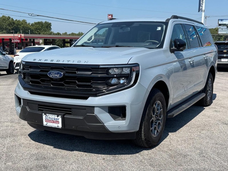 Ford Expedition Max Vehicle Full-screen Gallery Image 08