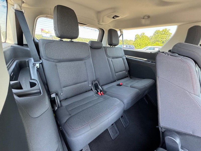Ford Expedition Max Vehicle Full-screen Gallery Image 11