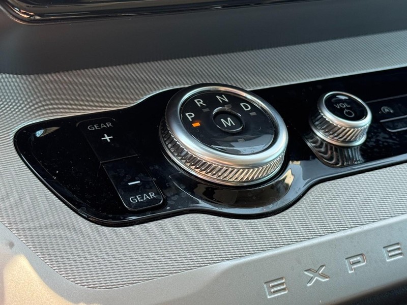 Ford Expedition Max Vehicle Full-screen Gallery Image 20