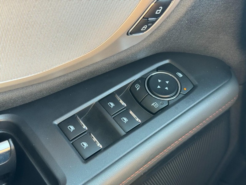 Ford Expedition Max Vehicle Full-screen Gallery Image 23