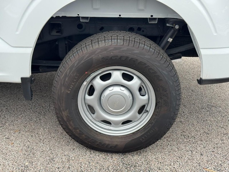Ford F-150 Vehicle Full-screen Gallery Image 07
