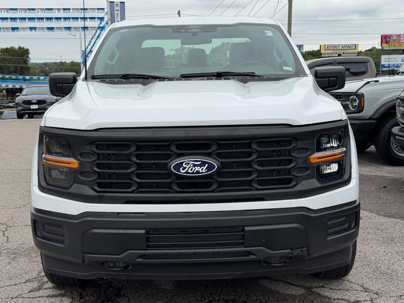 Ford F-150 Vehicle Full-screen Gallery Image 09