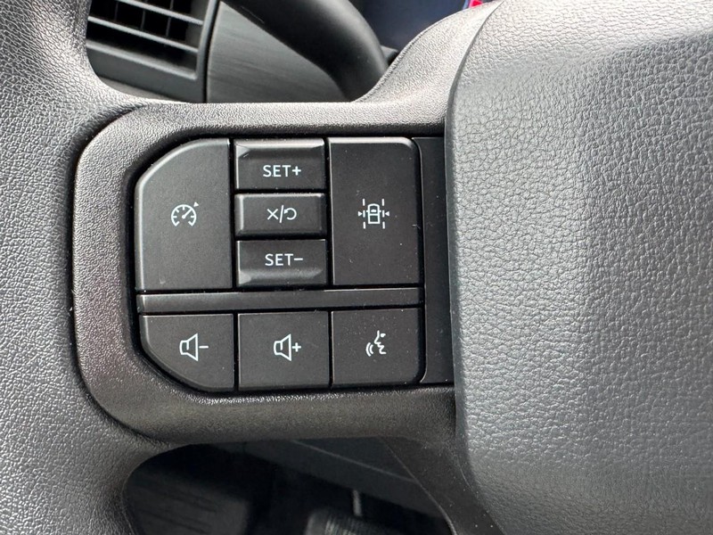 Ford F-150 Vehicle Full-screen Gallery Image 16