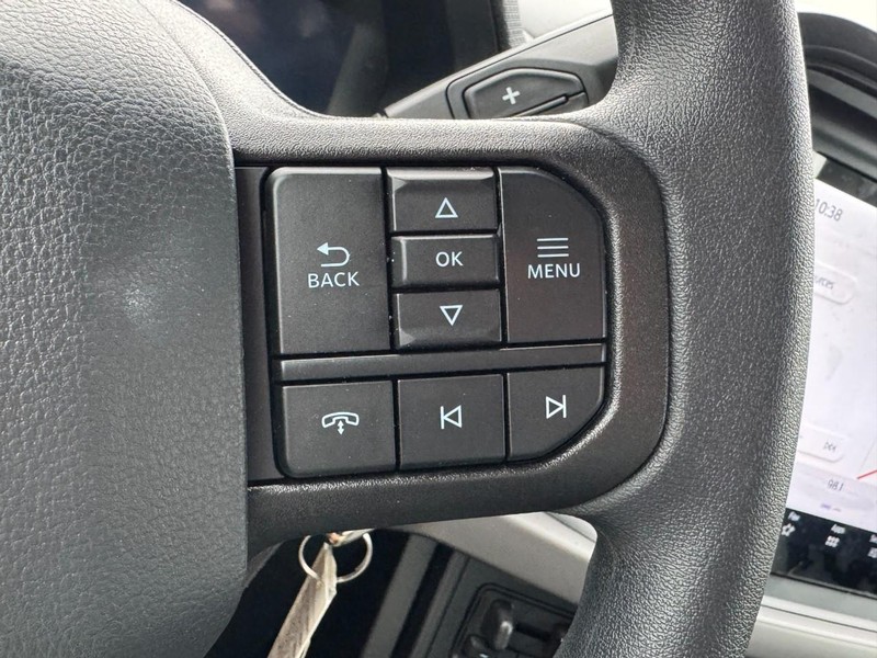 Ford F-150 Vehicle Full-screen Gallery Image 17