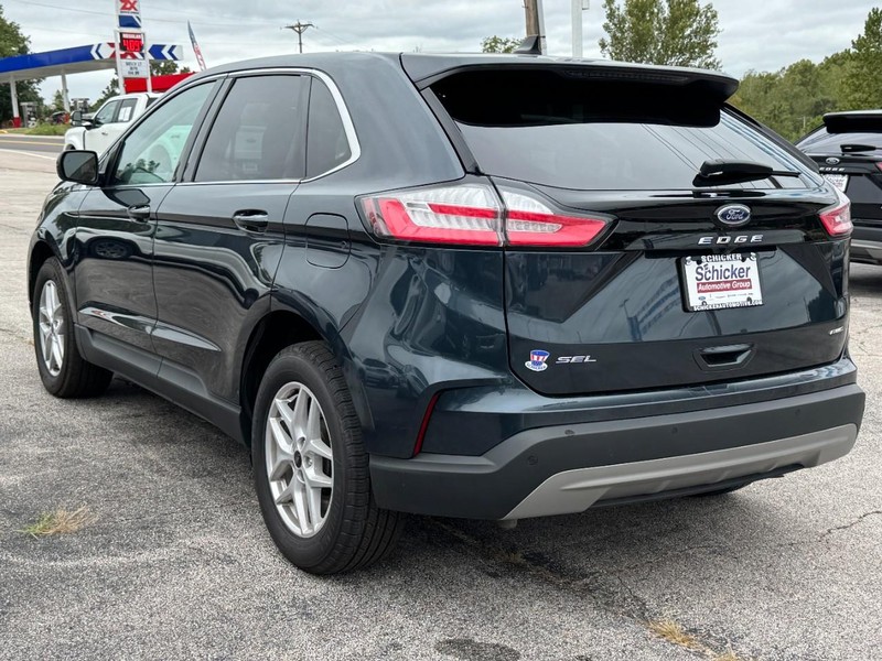 Ford Edge Vehicle Full-screen Gallery Image 06