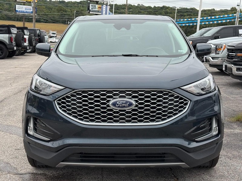 Ford Edge Vehicle Full-screen Gallery Image 09