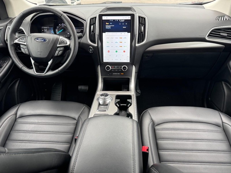 Ford Edge Vehicle Full-screen Gallery Image 11