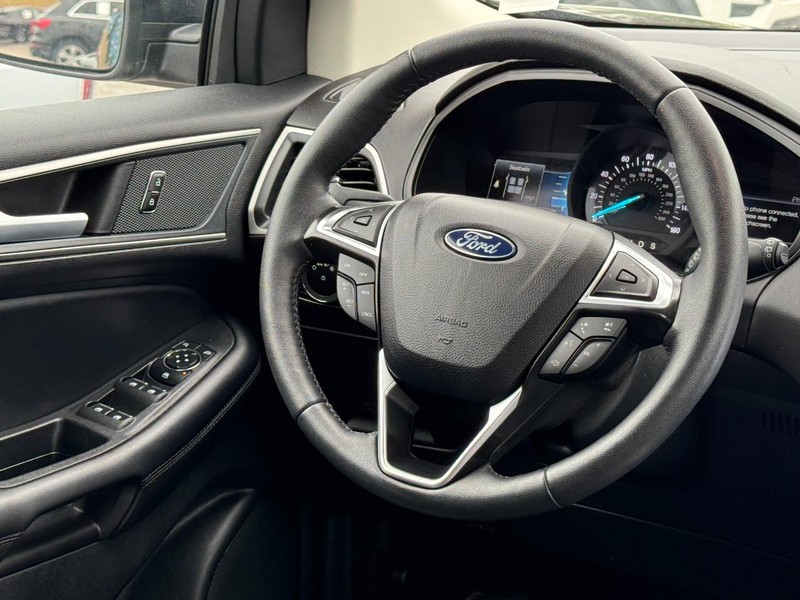 Ford Edge Vehicle Full-screen Gallery Image 12