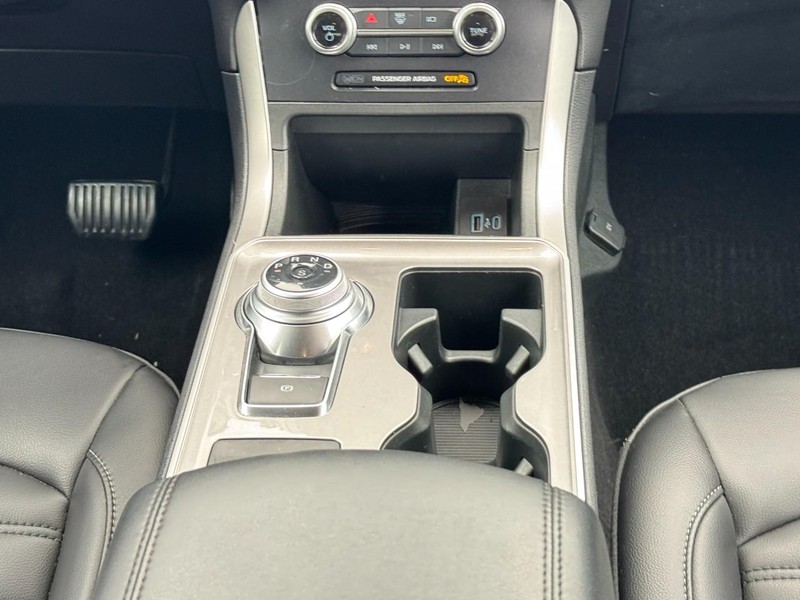 Ford Edge Vehicle Full-screen Gallery Image 14