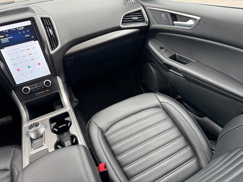 Ford Edge Vehicle Full-screen Gallery Image 15