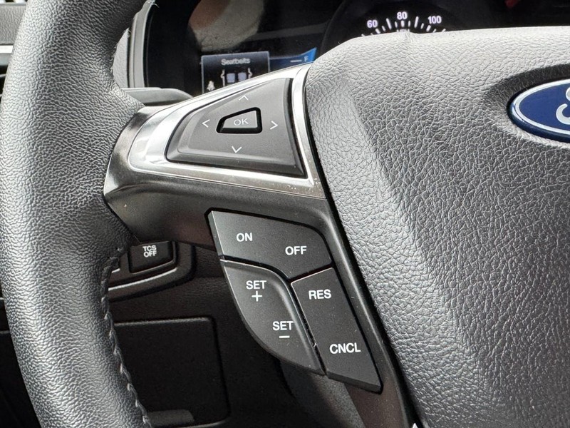 Ford Edge Vehicle Full-screen Gallery Image 16