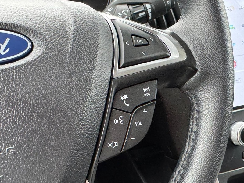 Ford Edge Vehicle Full-screen Gallery Image 17