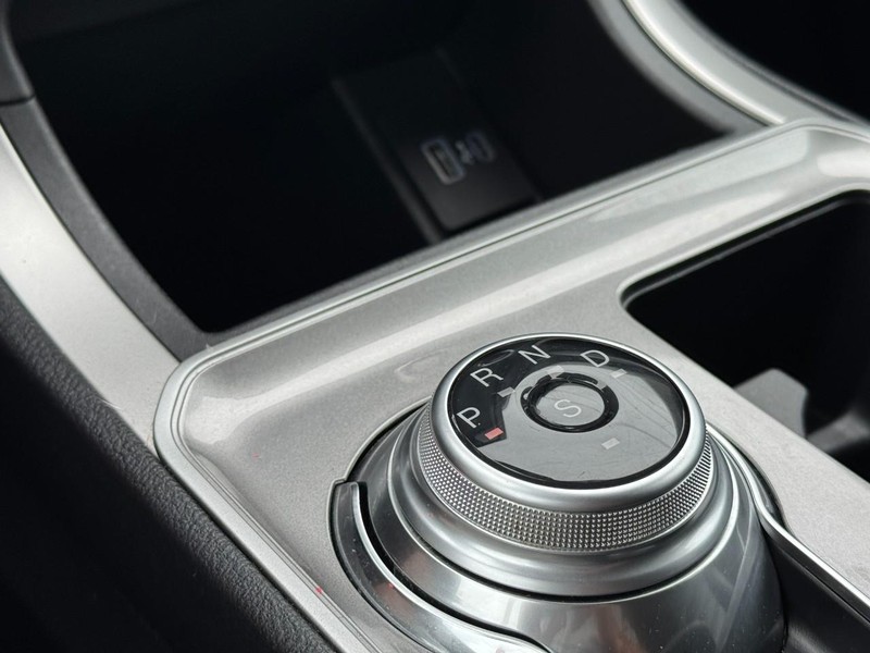 Ford Edge Vehicle Full-screen Gallery Image 19