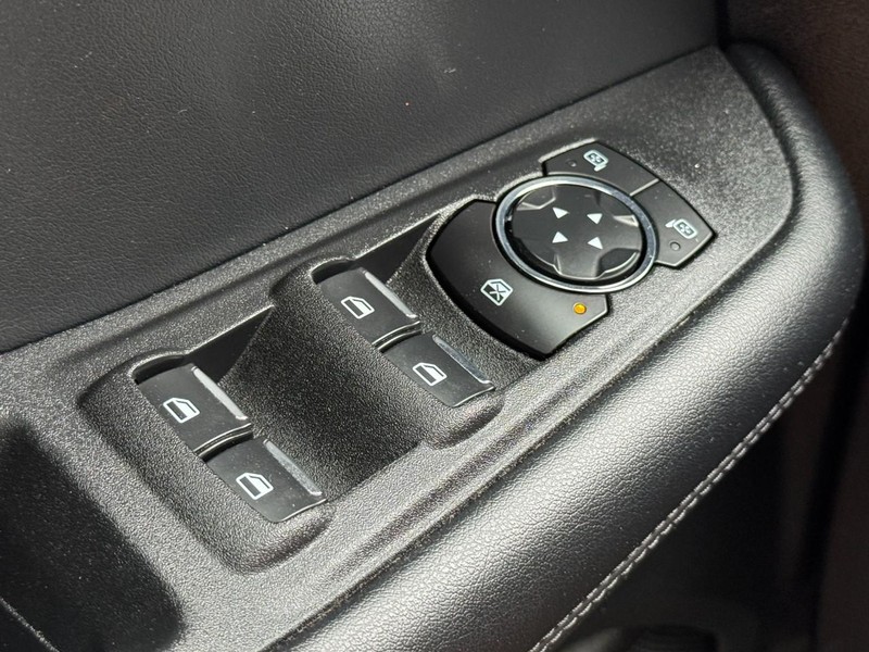 Ford Edge Vehicle Full-screen Gallery Image 22