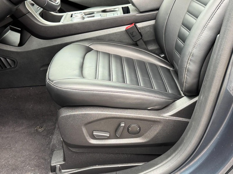 Ford Edge Vehicle Full-screen Gallery Image 23