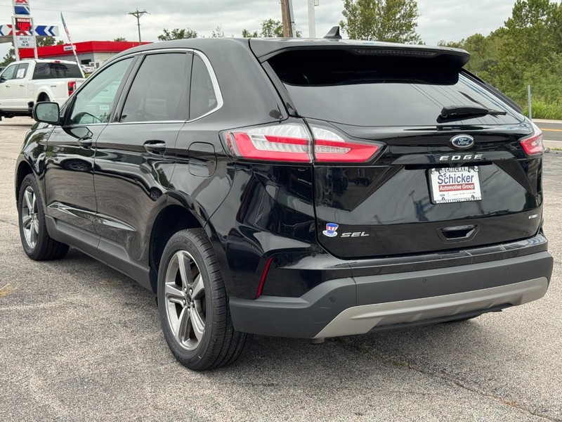 Ford Edge Vehicle Full-screen Gallery Image 06