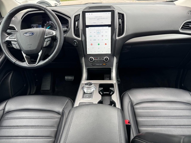Ford Edge Vehicle Full-screen Gallery Image 11