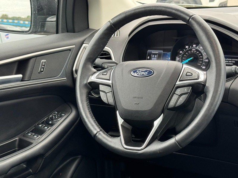 Ford Edge Vehicle Full-screen Gallery Image 12
