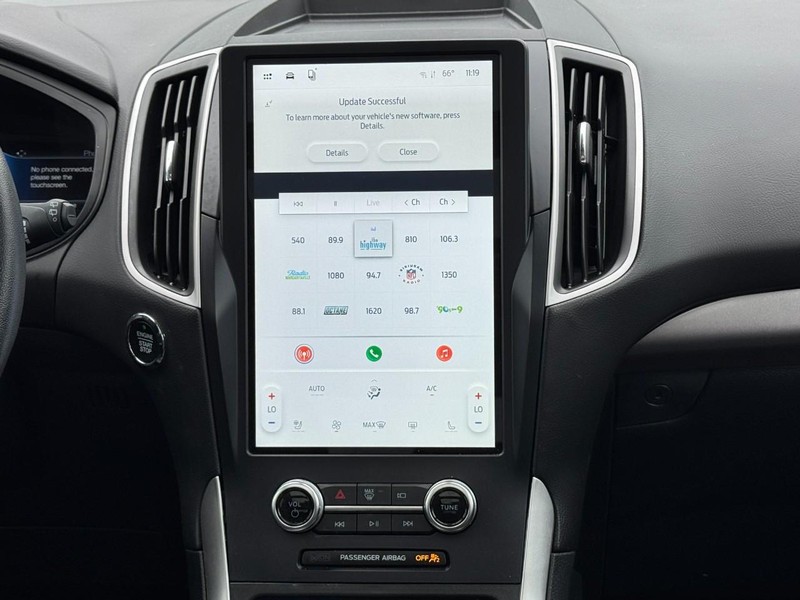 Ford Edge Vehicle Full-screen Gallery Image 13
