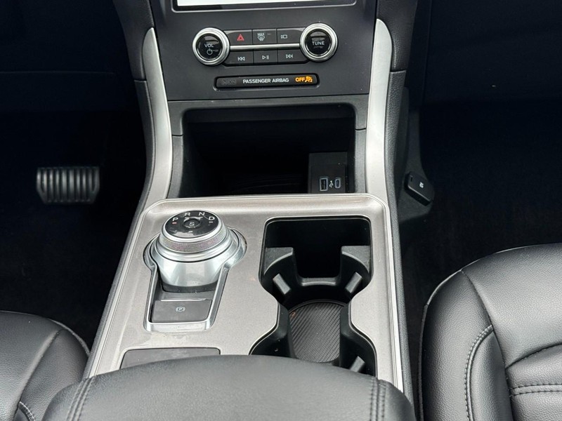 Ford Edge Vehicle Full-screen Gallery Image 14