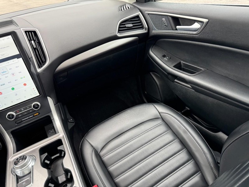 Ford Edge Vehicle Full-screen Gallery Image 15