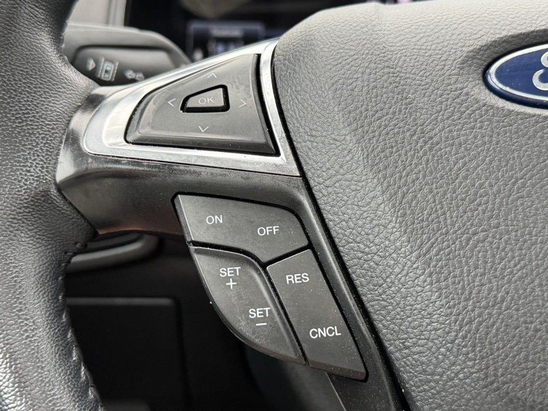 Ford Edge Vehicle Full-screen Gallery Image 16