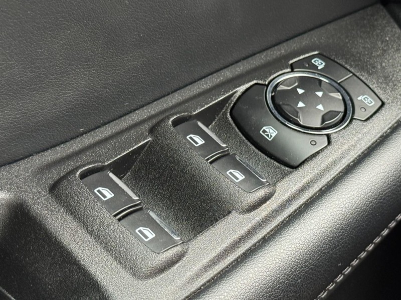 Ford Edge Vehicle Full-screen Gallery Image 22