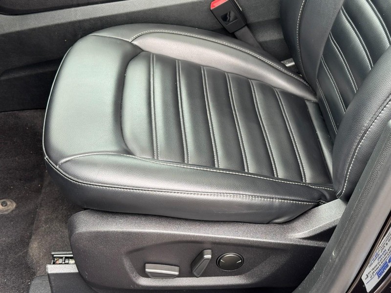 Ford Edge Vehicle Full-screen Gallery Image 23