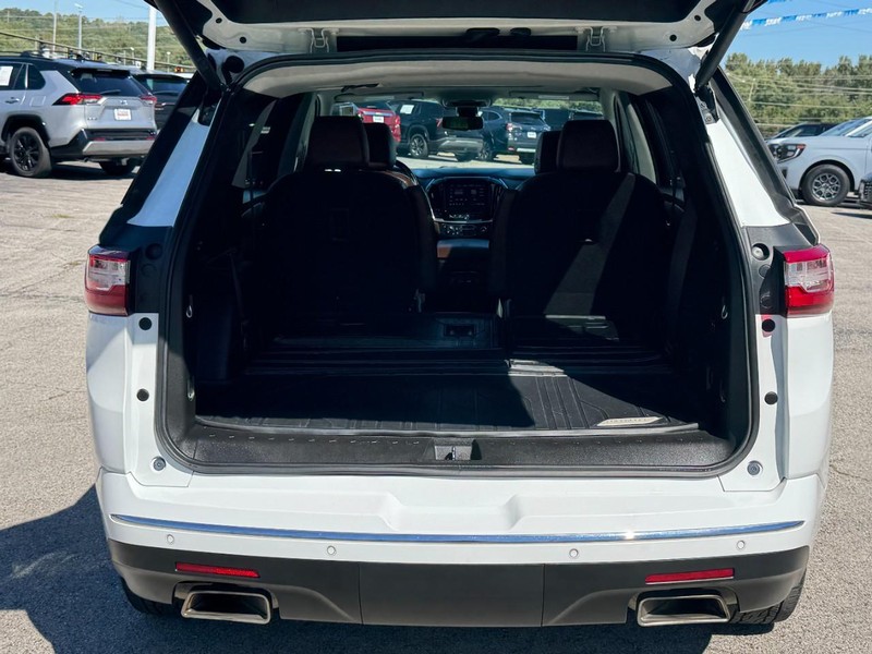 Chevrolet Traverse Vehicle Full-screen Gallery Image 05