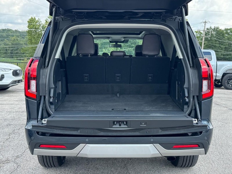 Ford Expedition Max Vehicle Full-screen Gallery Image 05