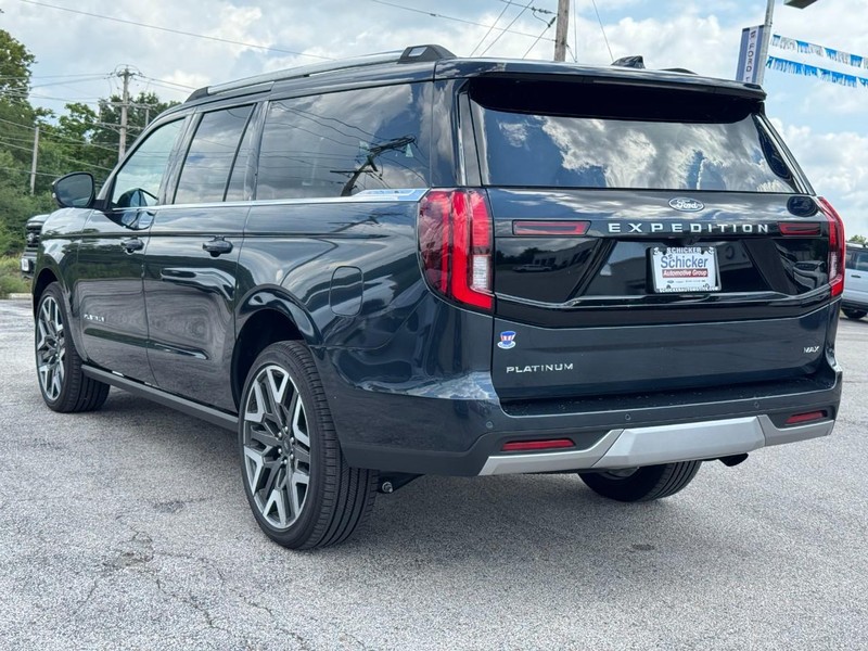 Ford Expedition Max Vehicle Full-screen Gallery Image 06
