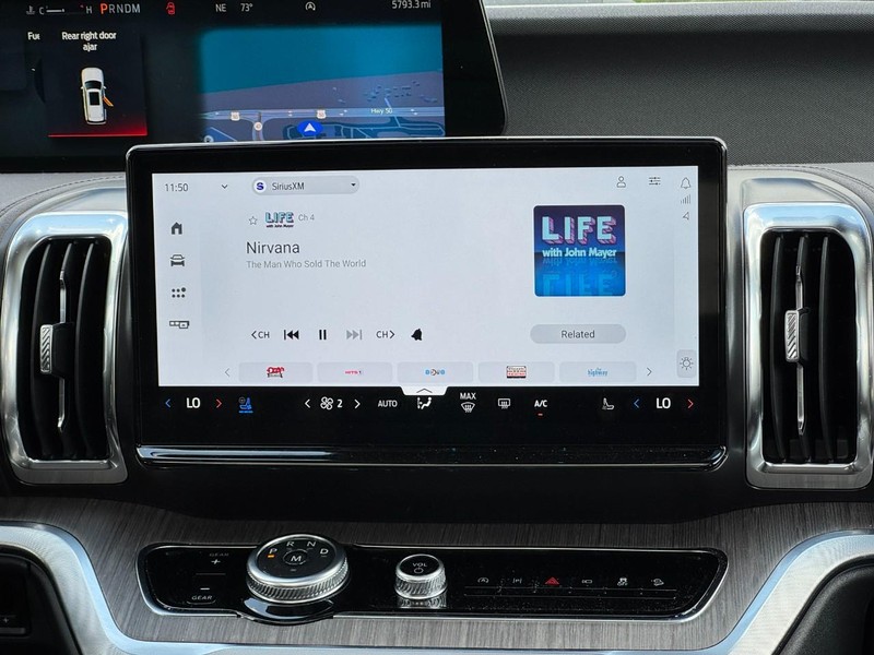 Ford Expedition Max Vehicle Full-screen Gallery Image 15