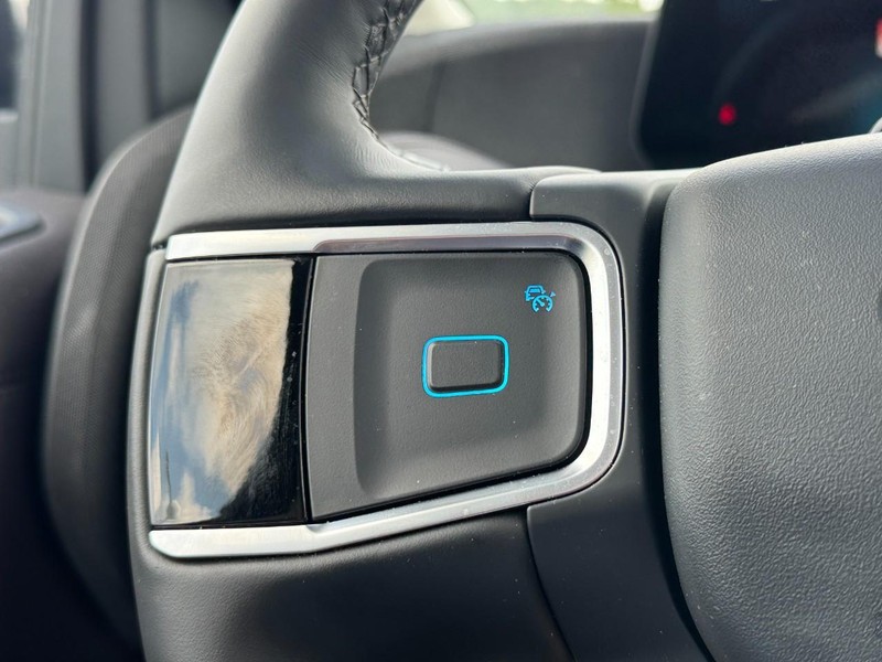 Ford Expedition Max Vehicle Full-screen Gallery Image 18