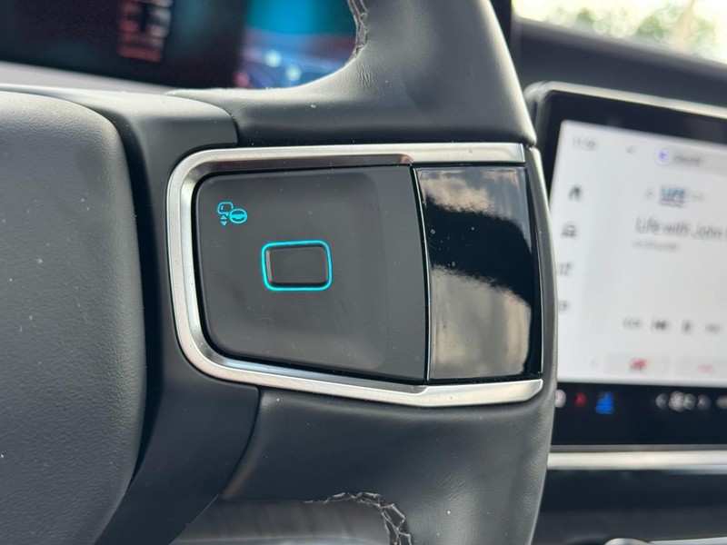 Ford Expedition Max Vehicle Full-screen Gallery Image 19