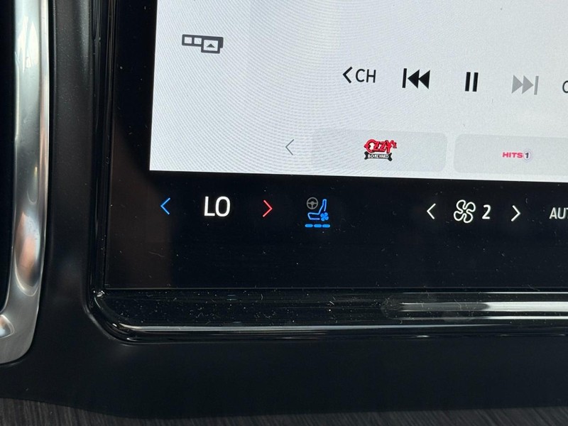 Ford Expedition Max Vehicle Full-screen Gallery Image 21