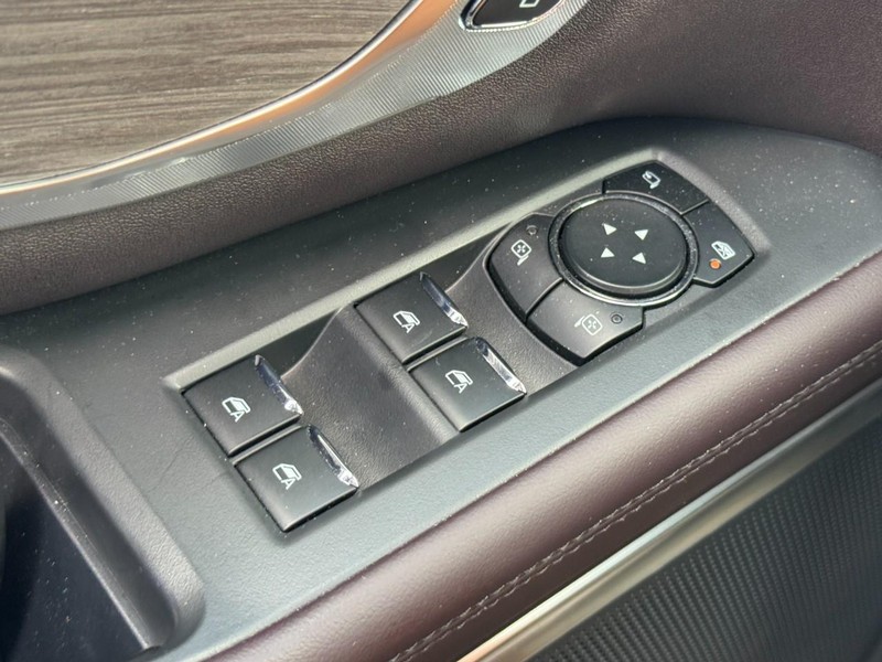 Ford Expedition Max Vehicle Full-screen Gallery Image 23