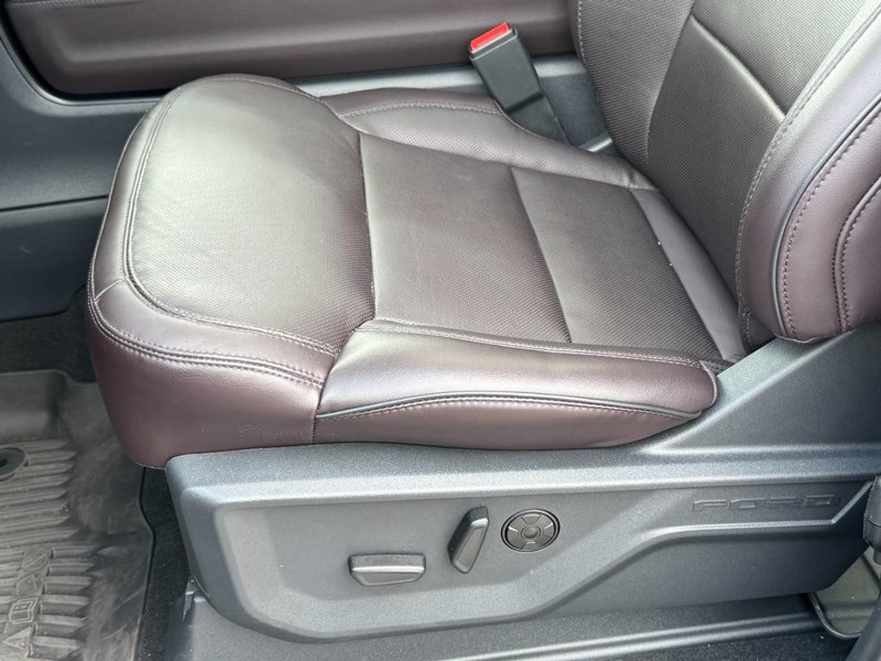 Ford Expedition Max Vehicle Full-screen Gallery Image 24