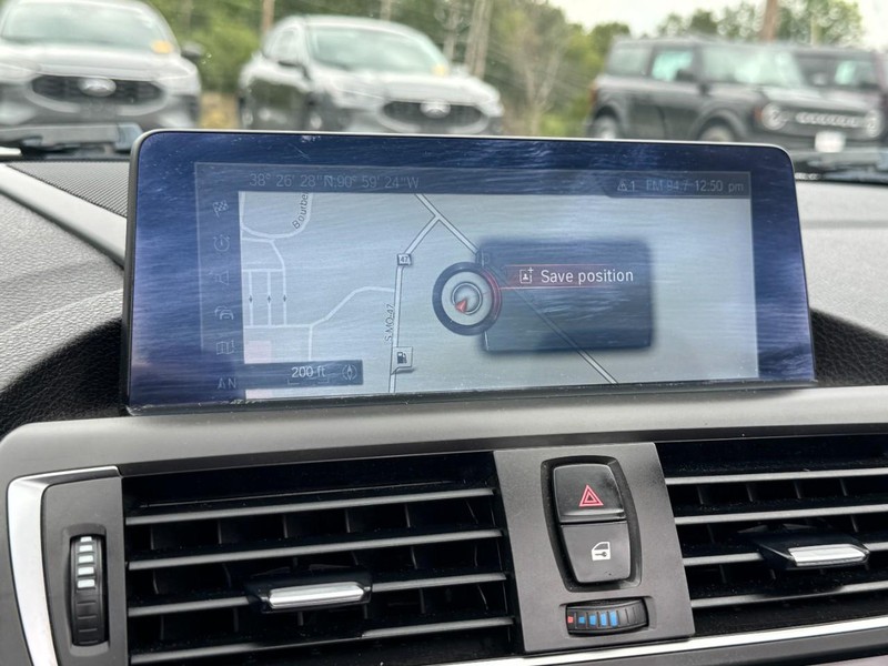 BMW 2 Series Vehicle Full-screen Gallery Image 29