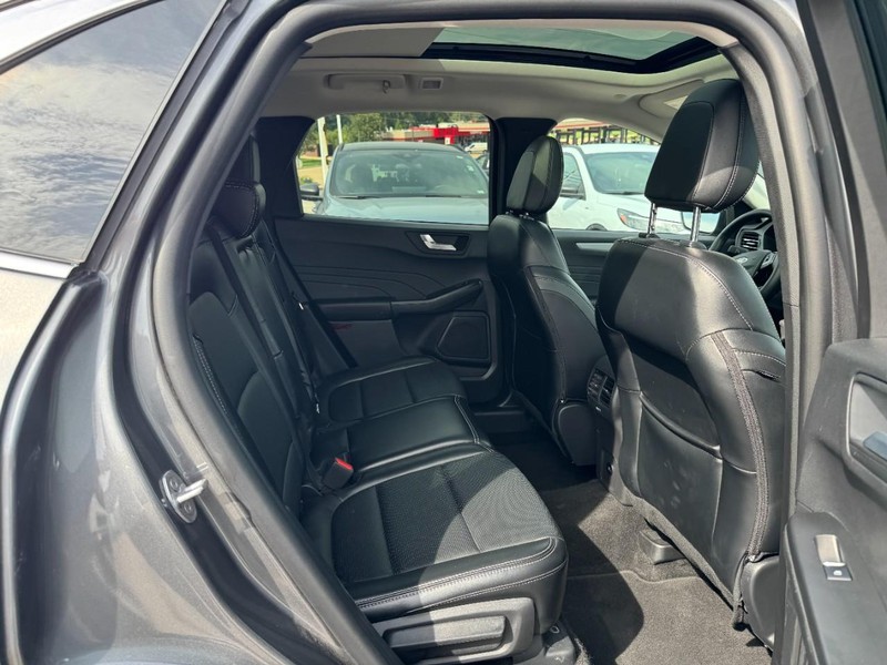 Ford Escape Vehicle Full-screen Gallery Image 10