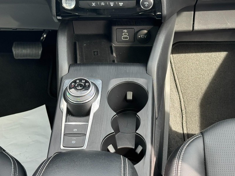 Ford Escape Vehicle Full-screen Gallery Image 14