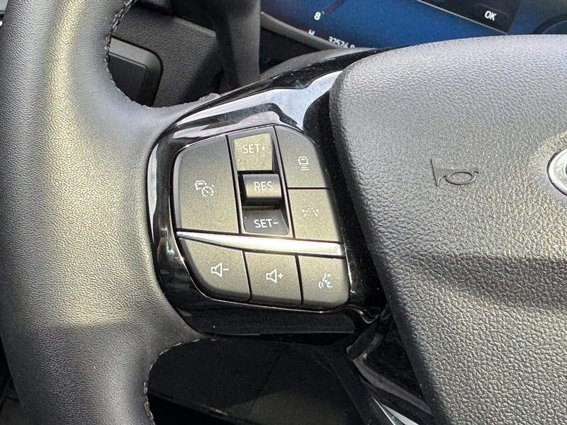 Ford Escape Vehicle Full-screen Gallery Image 17