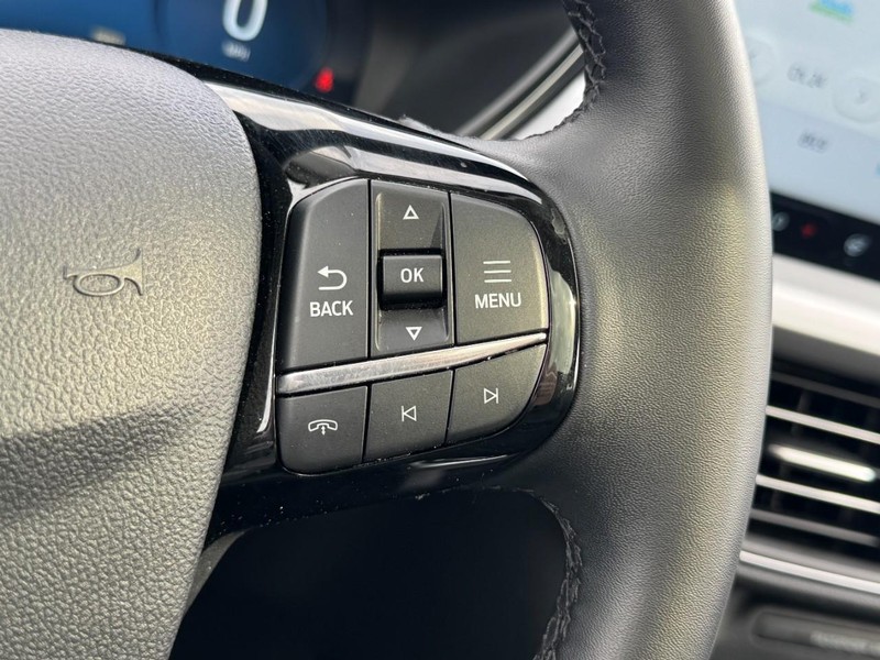 Ford Escape Vehicle Full-screen Gallery Image 18