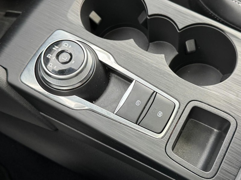 Ford Escape Vehicle Full-screen Gallery Image 20
