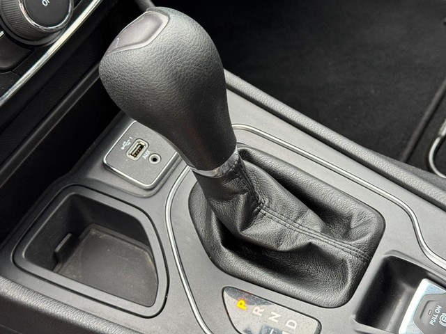 2019 Jeep Cherokee Latitude - Photo 18