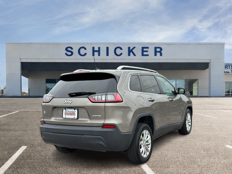 Jeep Cherokee Vehicle Full-screen Gallery Image 03